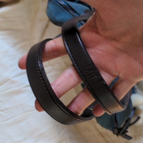 UGG blue suede bowler bag with leather and shearling trim - Picture 5 of 10